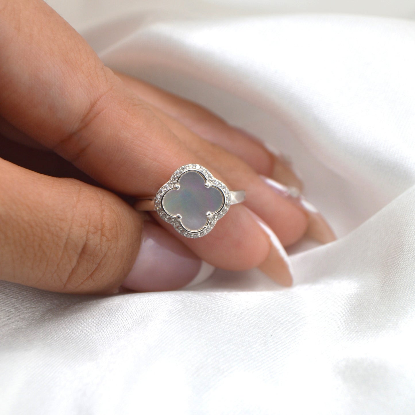 925 Sterling Silver Mother of Pearl Clover Ring