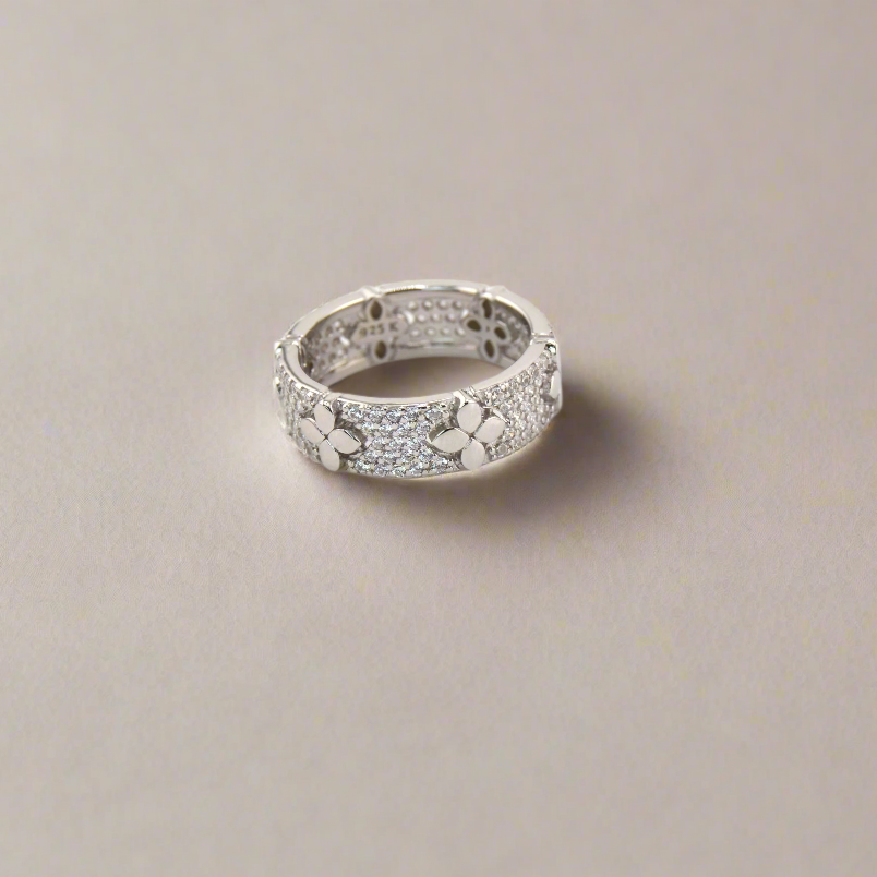 925 Sterling Silver Clover CZ Band Ring