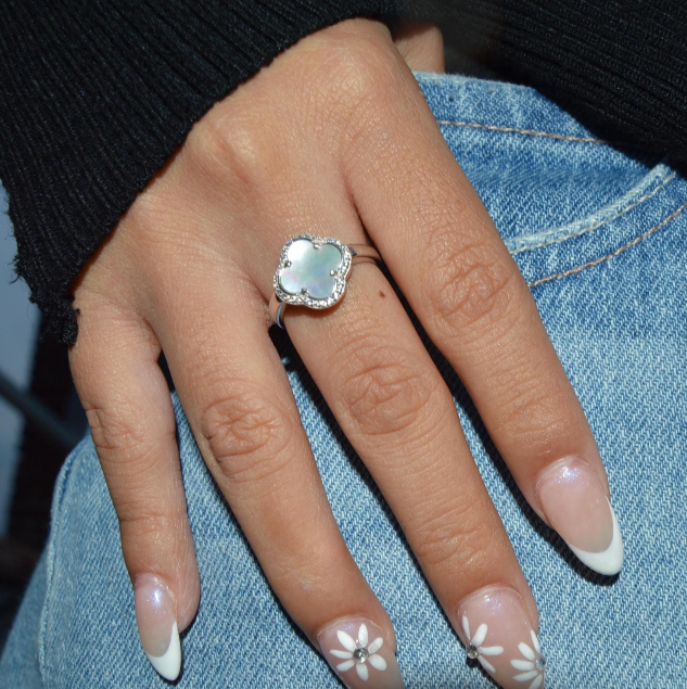 925 Sterling Silver Mother of Pearl Clover Ring
